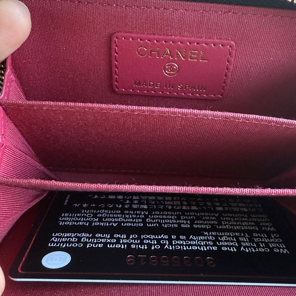 CHANEL 19 Black Quilted Lambskin Zip Wallet - Picture 3 of 9